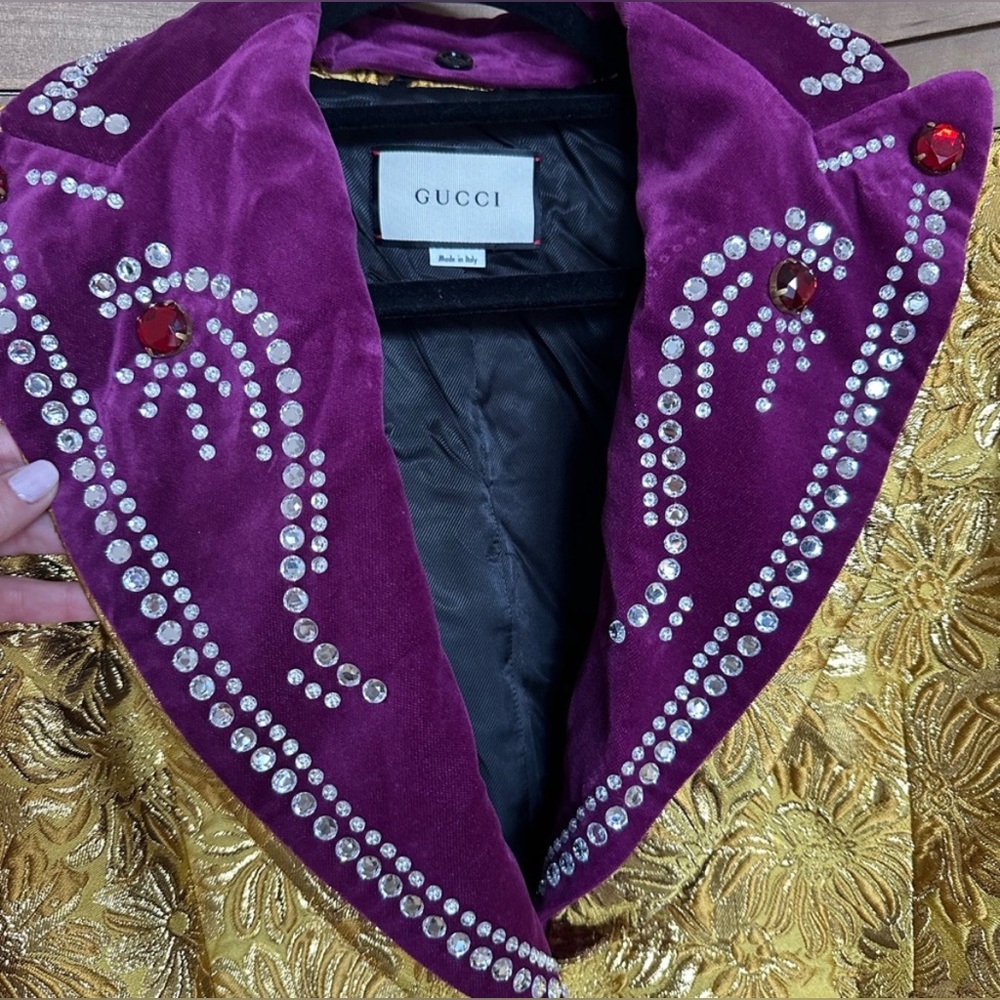 Gucci x Vintage and costume made
Size: Men's 46R

$3,800 10% off - Picture 2 of 7